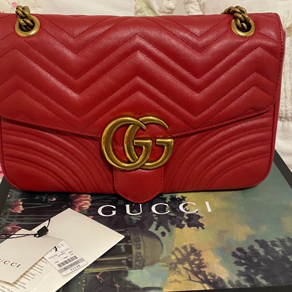 Gucci marmont medium size